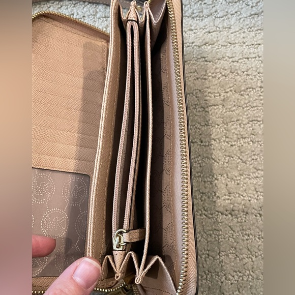 Michael Kors Jet Set Travel Continental Wallet in Blush - Picture 6 of 10